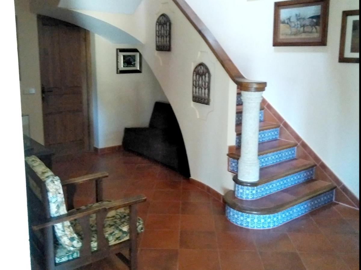 Villa La Cirujana De Gredos à San Esteban Del Valle Extérieur photo