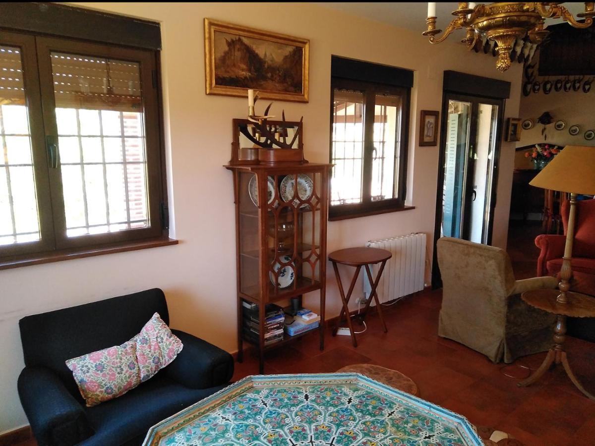 Villa La Cirujana De Gredos à San Esteban Del Valle Extérieur photo